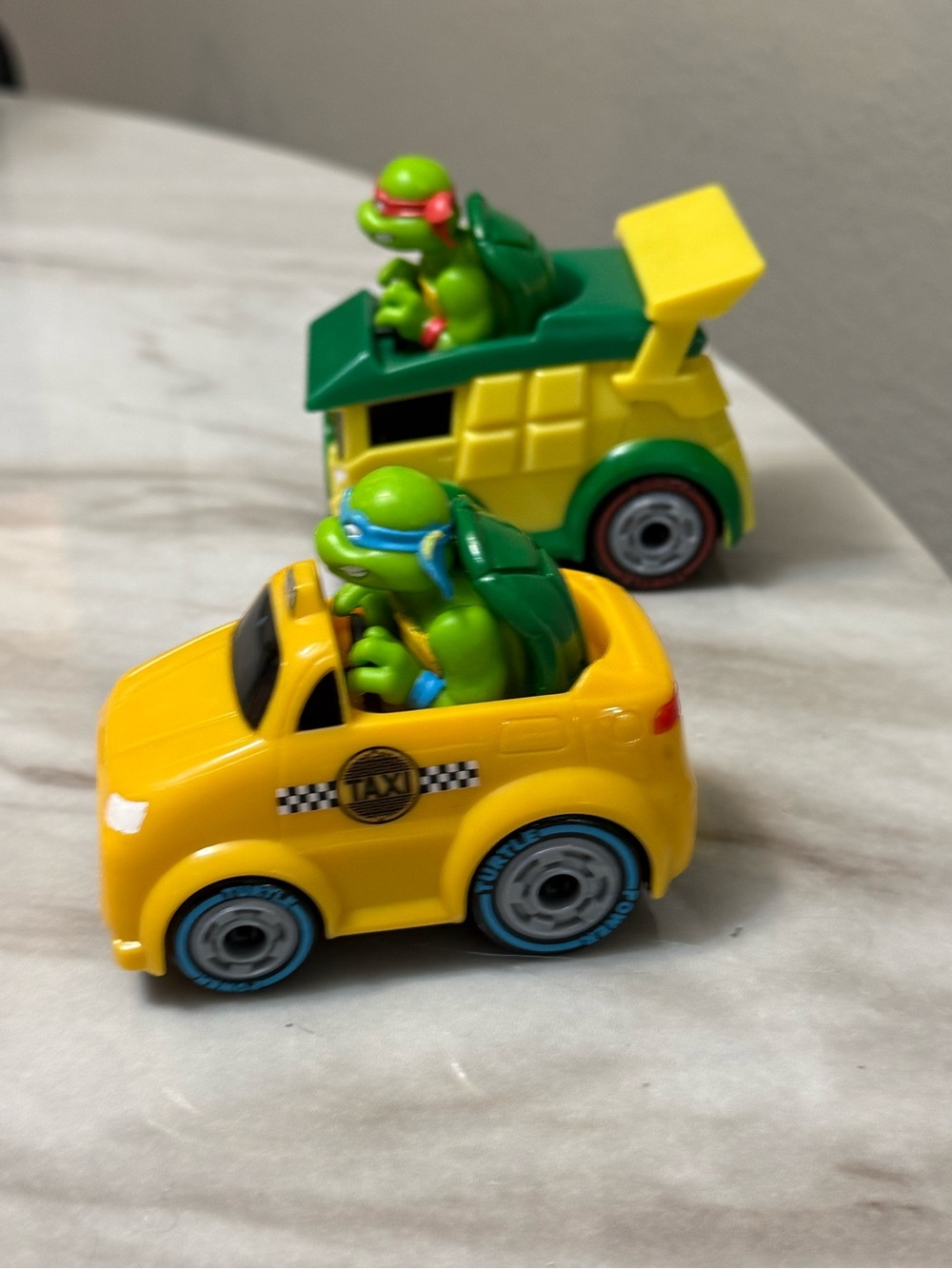 Teenage Mutant Ninja Turtles 2pc Plastic Vehicle Set Yellow Taxi & Green Car